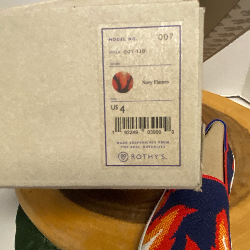 Rothys Unisex NEW! Flame Lace Free Sneakers - Picture 4 of 4
